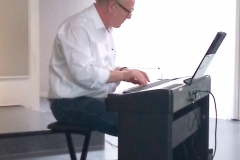 Christian ved piano